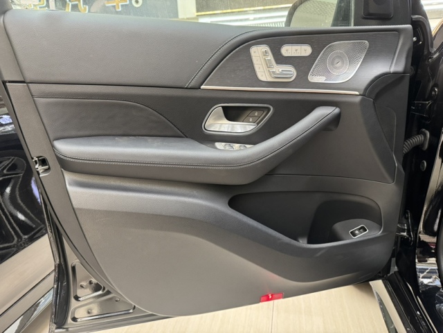 2024款奔驰GLE450AMG运动包视觉效果极佳功能丰富(图3)