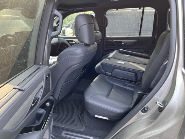 2024款LX6007座F-Sport运动拥有非常出色的乘坐体验(图7)