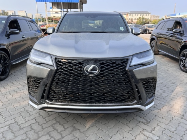 2024款LX6007座F-Sport运动拥有非常出色的乘坐体验(图1)