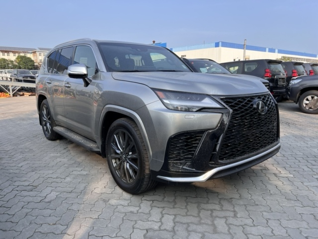 2024款LX6007座F-Sport运动拥有非常出色的乘坐体验(图2)