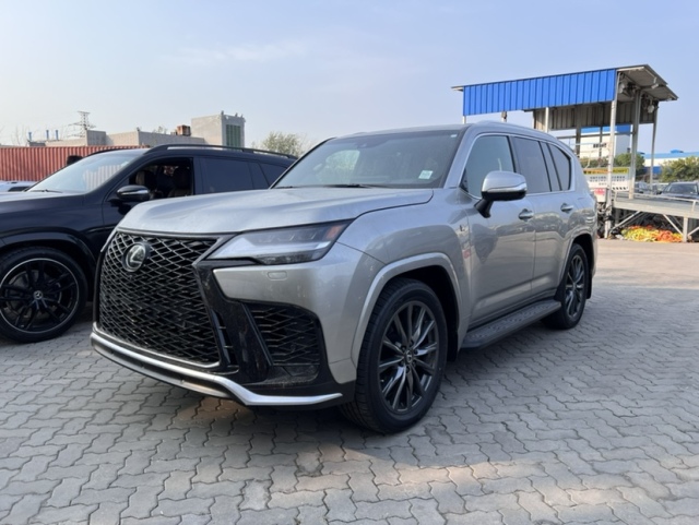 2024款LX6007座F-Sport运动拥有非常出色的乘坐体验(图3)