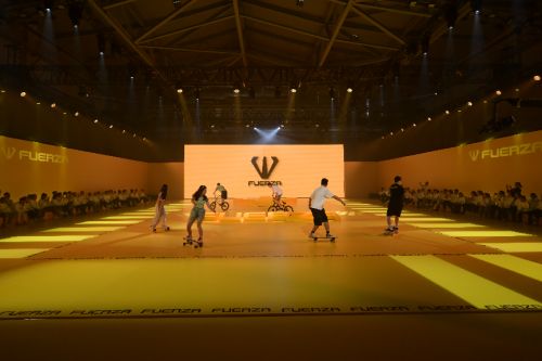 世界潮流递向中国的名片FUERZA飞力嘉2024夏季新品发布会正式启动(图2)