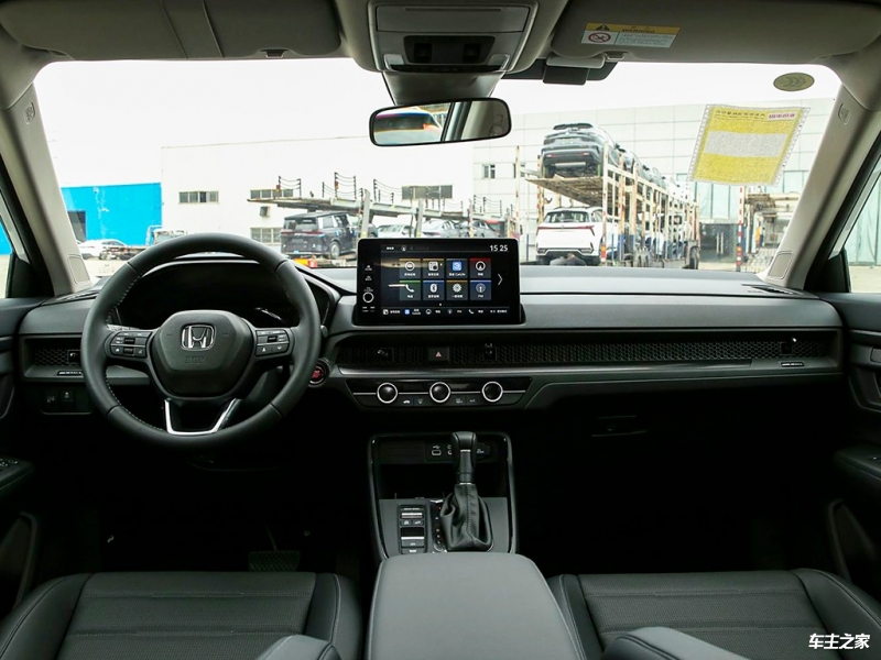 探店实拍2024款本田CR-V！外观运动大方、配置提升确定不考虑？(图3)