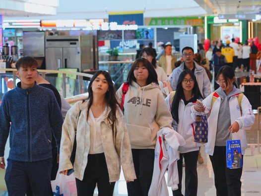 乌鲁木齐米东吾悦会员盛典启幕：年终狂欢聚惠潮玩活动嗨翻冬日(图4)