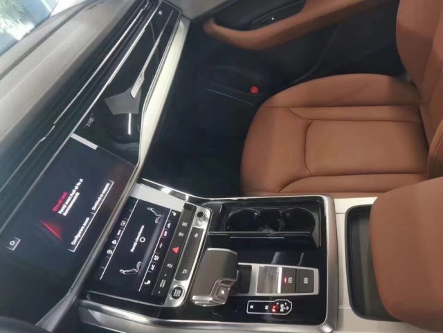 2025款奥迪Q730T5座标准运动感和时尚感兼备(图3)