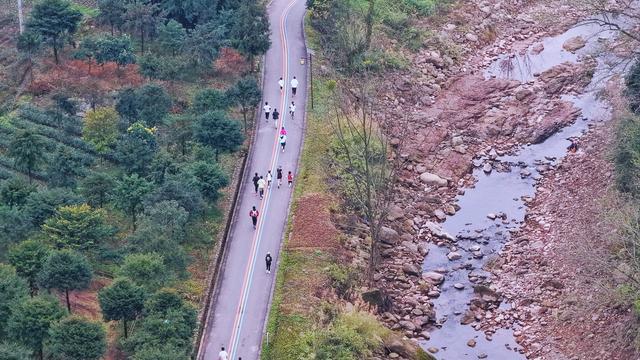 “崃户外”2026邛崃市全域户外徒步道发布会暨冬季运动旅游季活动圆满举行(图7)