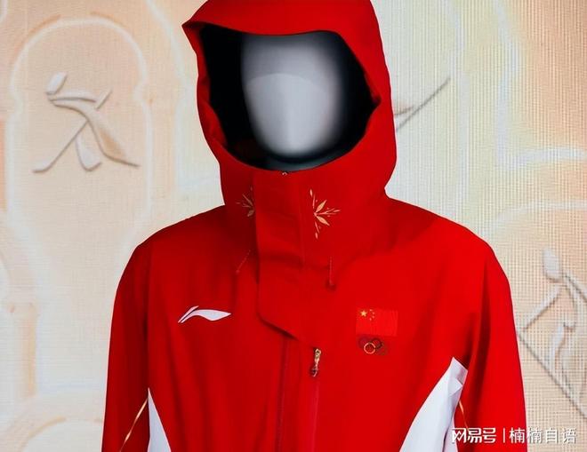 62岁李宁近况：一年狂赚30亿63岁妻子气质佳儿女双全很幸福(图6)