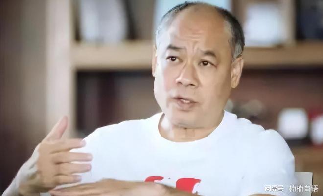 62岁李宁近况：一年狂赚30亿63岁妻子气质佳儿女双全很幸福(图5)