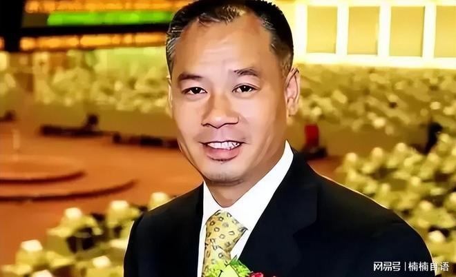 62岁李宁近况：一年狂赚30亿63岁妻子气质佳儿女双全很幸福(图13)