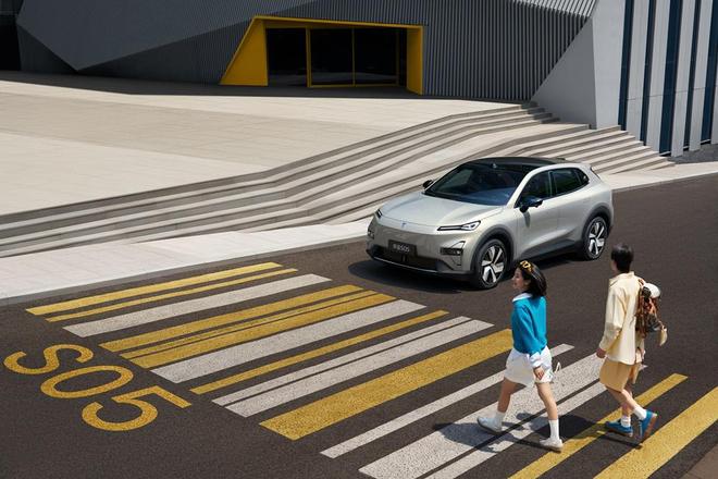 新央企新深蓝定位“科技运动潮牌”新车型首搭车规级3nm芯片(图2)