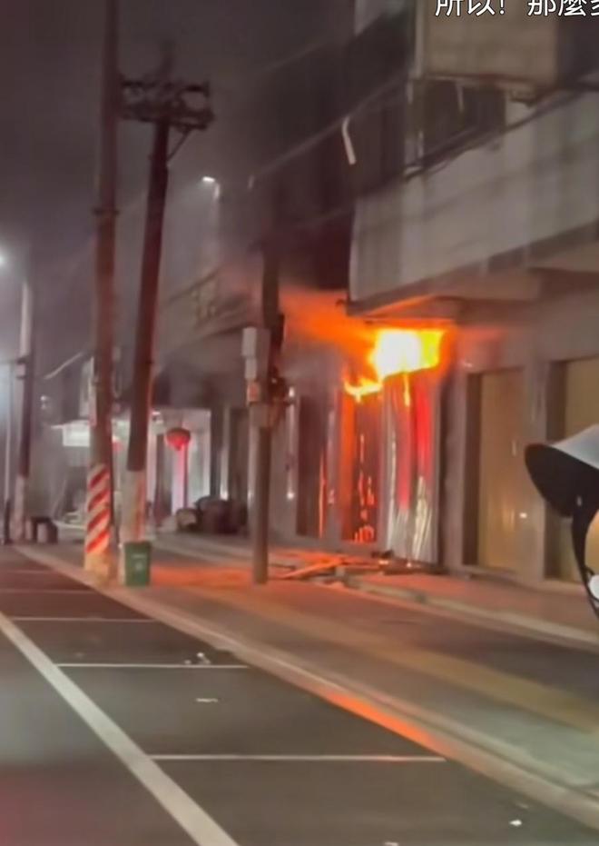 街坊还原汕头大火真相：有小女孩冒火冲出来楼上防盗窗都被锁住(图2)