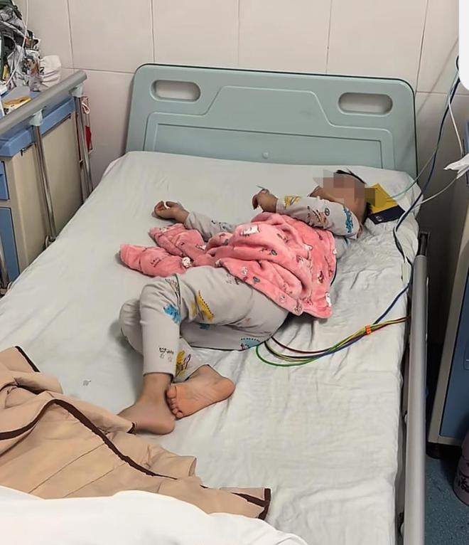 街坊还原汕头大火真相：有小女孩冒火冲出来楼上防盗窗都被锁住(图8)