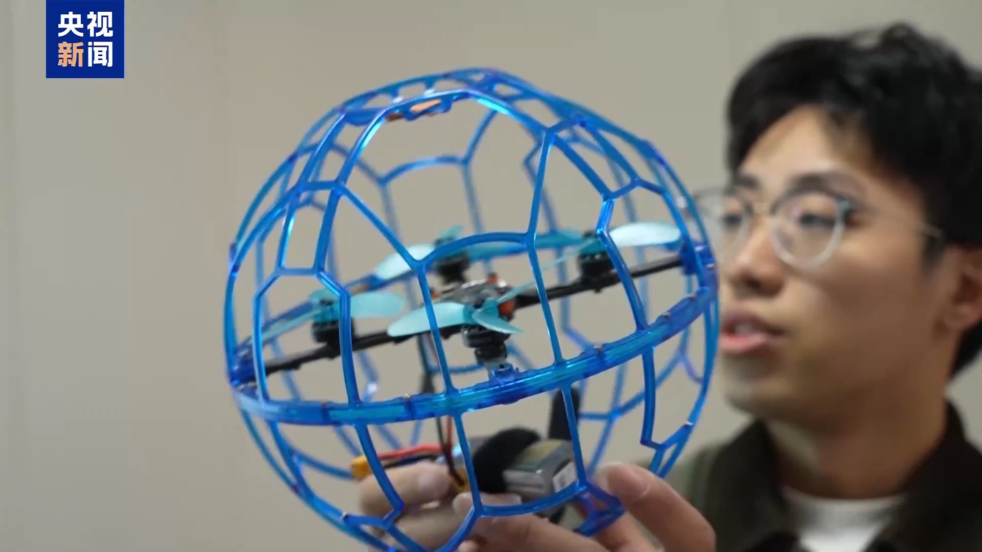 “会飞的足球”火爆校园青少年“玩”出未来产业(图6)