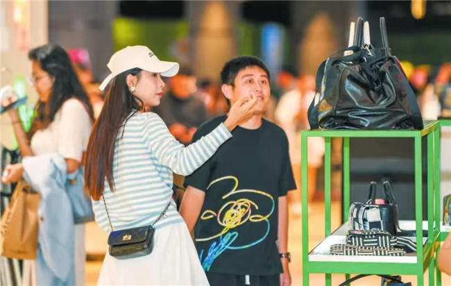 海口以场景升级激发市场新活力焕新“活水来”消费“潮涌劲”(图2)