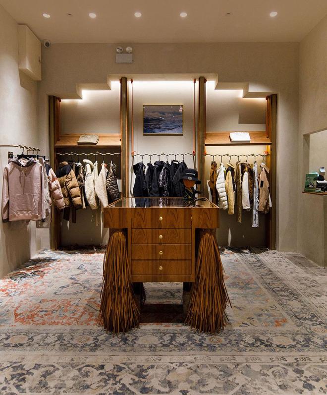 最新开进三里屯的是一个国产户外品牌(图1)