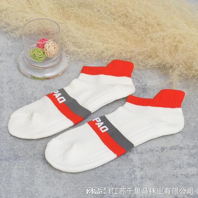 高评分厂家汇总：靠谱的时尚男袜女袜厂家实力梳理(图3)