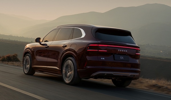 极氪8X内饰正式公布将二季度上市(图2)