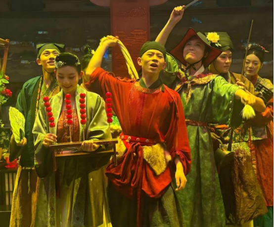 当非遗、潮流与科技相遇成都新消费场景很惊艳(图1)