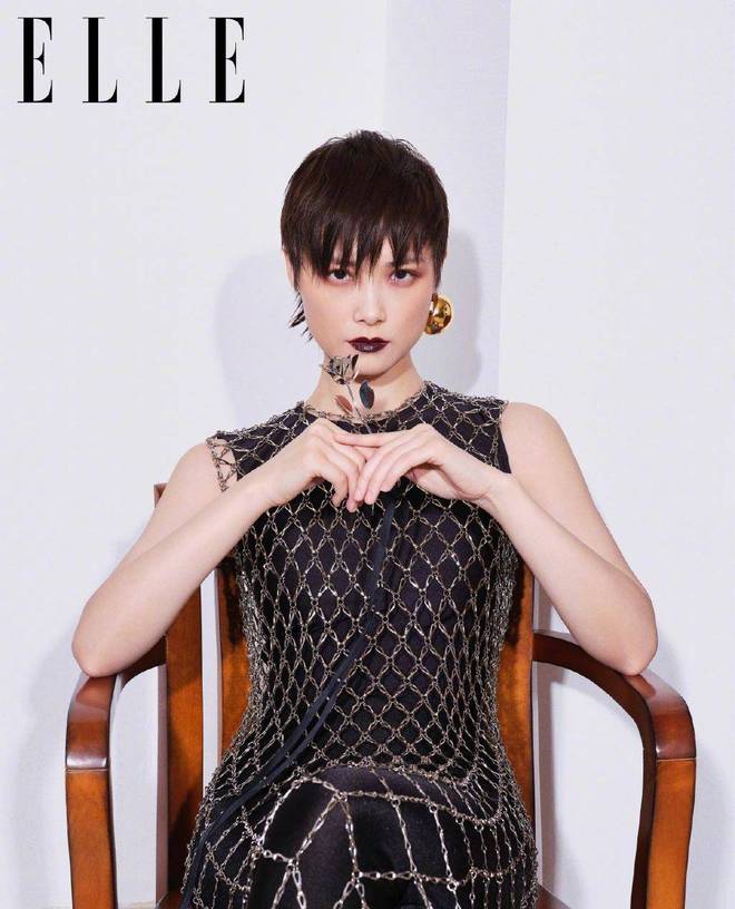 不会搭配穿衣去哪里学？看时尚杂志或明星穿搭日积月累你也时尚(图2)