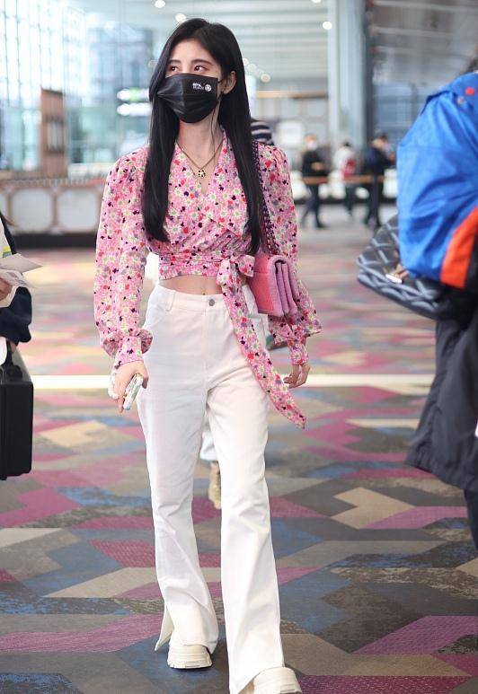 不会搭配穿衣去哪里学？看时尚杂志或明星穿搭日积月累你也时尚(图6)