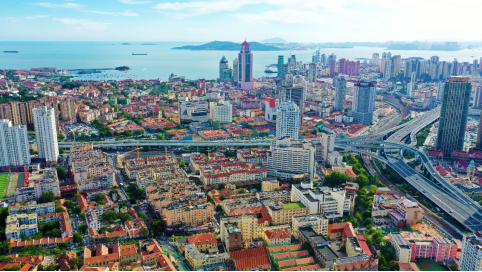 潮聚青岛·嗨玩五一！大鲍岛、台东步行街、波螺油子拾贰阶三大地标联动解锁假日新玩法(图1)